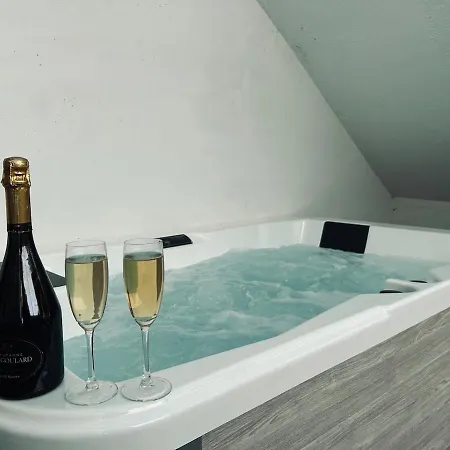 Апартаменты 1 Lenoir Cocon Romantique Avec Jacuzzi Au Centre