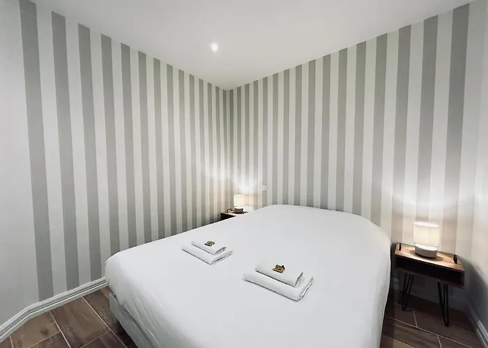 1 Lenoir Cocon Romantique Avec Jacuzzi Au Centre * Reims