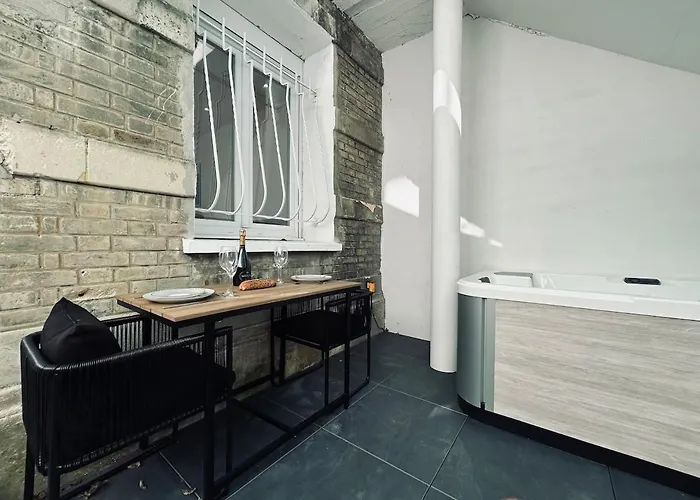 Apartment 1 Lenoir Cocon Romantique Avec Jacuzzi Au Centre Reims